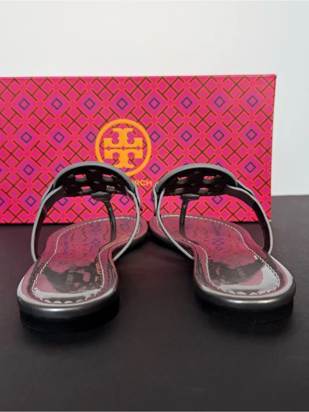New! Tory Burch Silver Pearlized Patent Miller Logo Thong Sandals - size 5